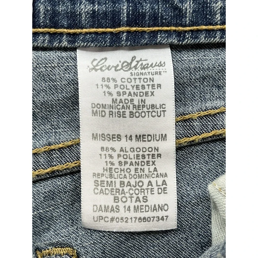 Vintage Levis Jeans Women's 14‎ Blue Bootcut Mid Rise Stretch Signature 2005 Y2K